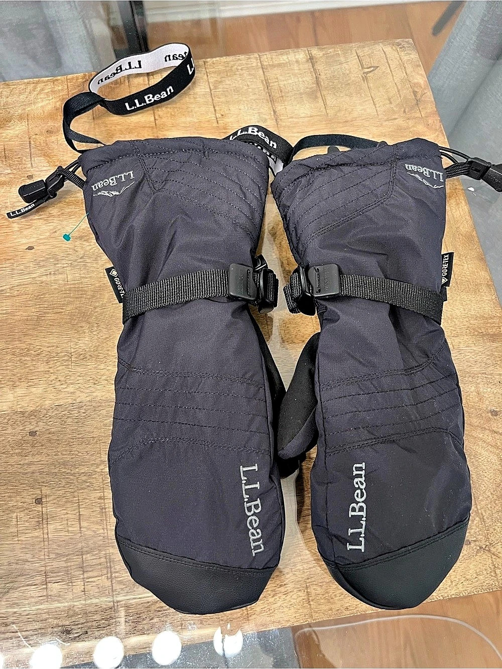 L.L.Bean GORE-TEX mittens Black Medium NWOT